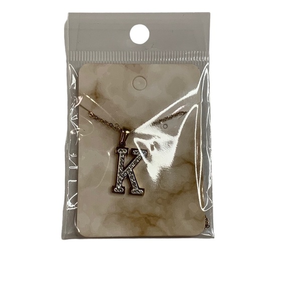 Gold K initial necklace - Picture 4 of 5